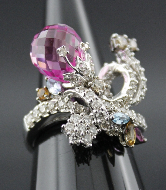 (image for) A 18K WHITE GOLD DIAMOND RING